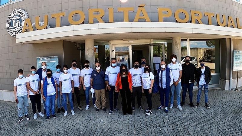 gli studenti del Nautico Petrucci di Catanzaro in visita al porto di Gioia Tauro